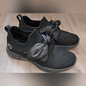 Skechers Bow Sneakers 6.5